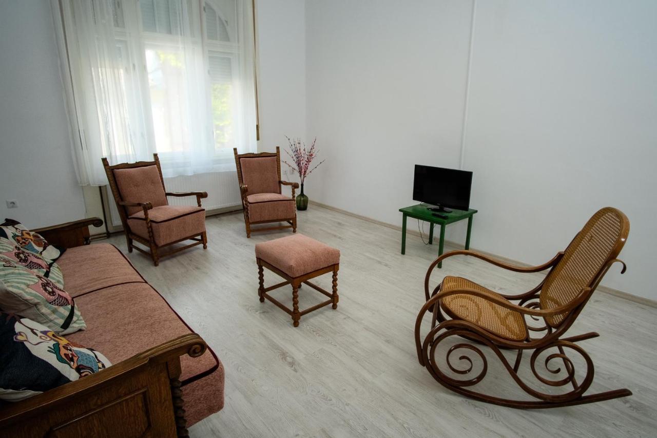 Appartement Szorcsik Haz 1913 à Senta Extérieur photo